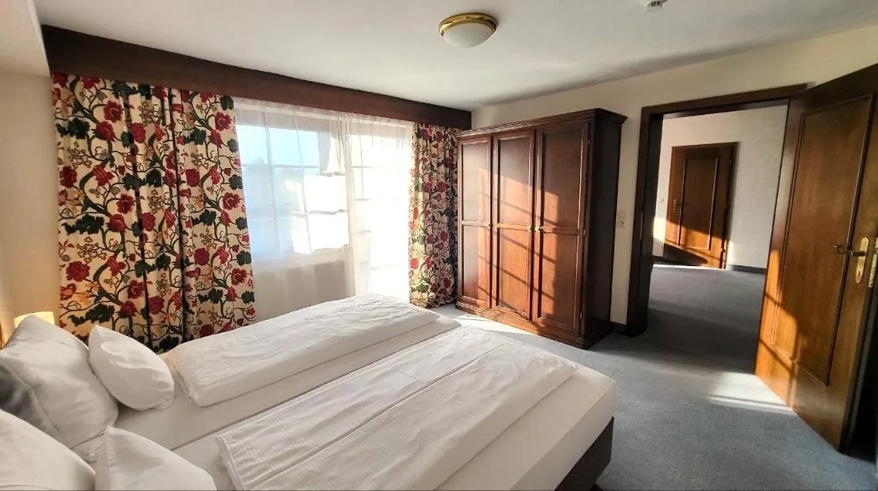 Hotel Batzenhaeusl Innsbruck 4*,